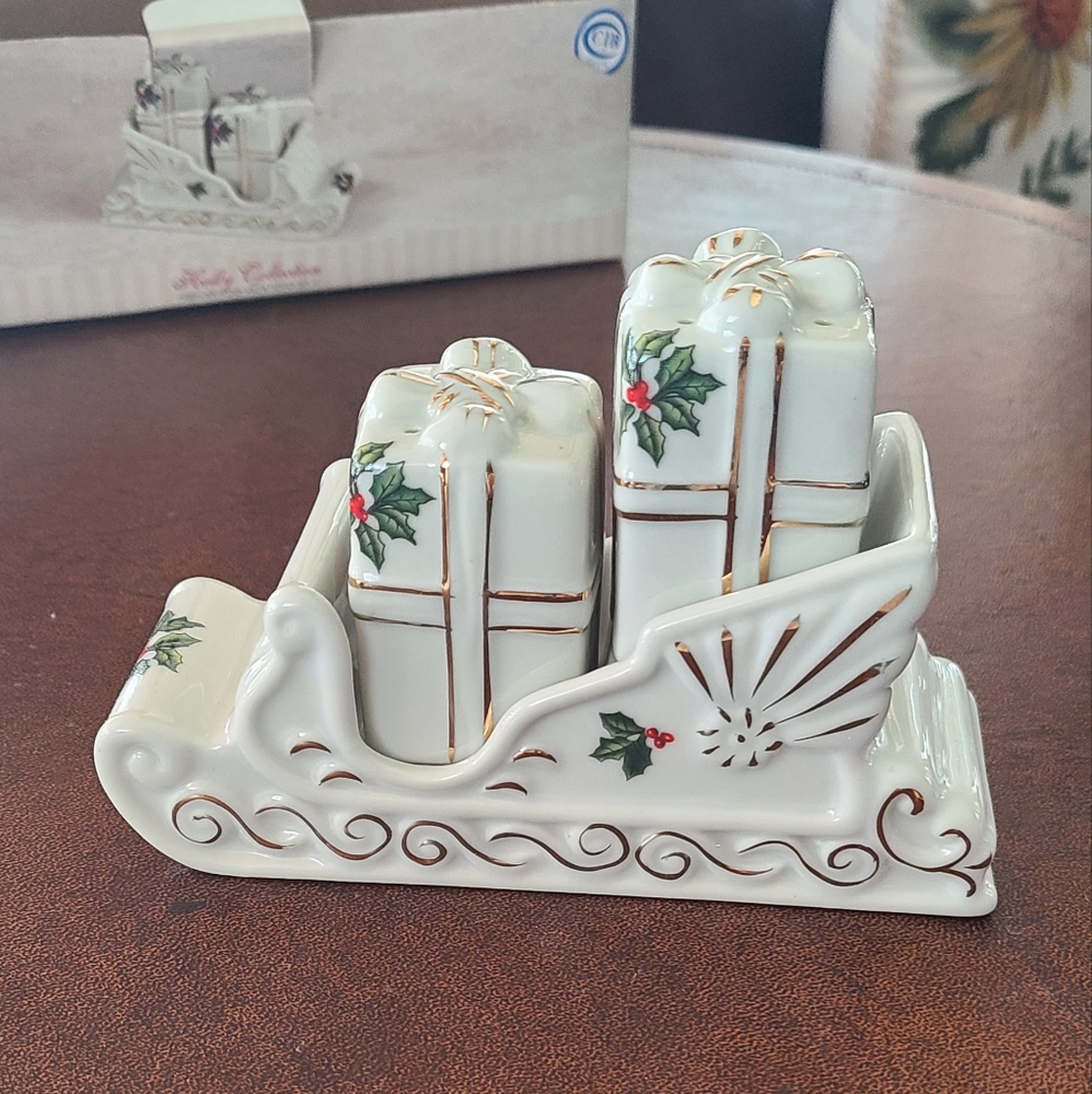 Sleigh salt and pepper set with original box